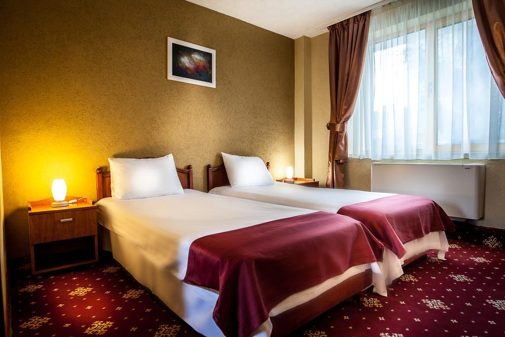 Hotel Ciao Targu Mures Exterior photo